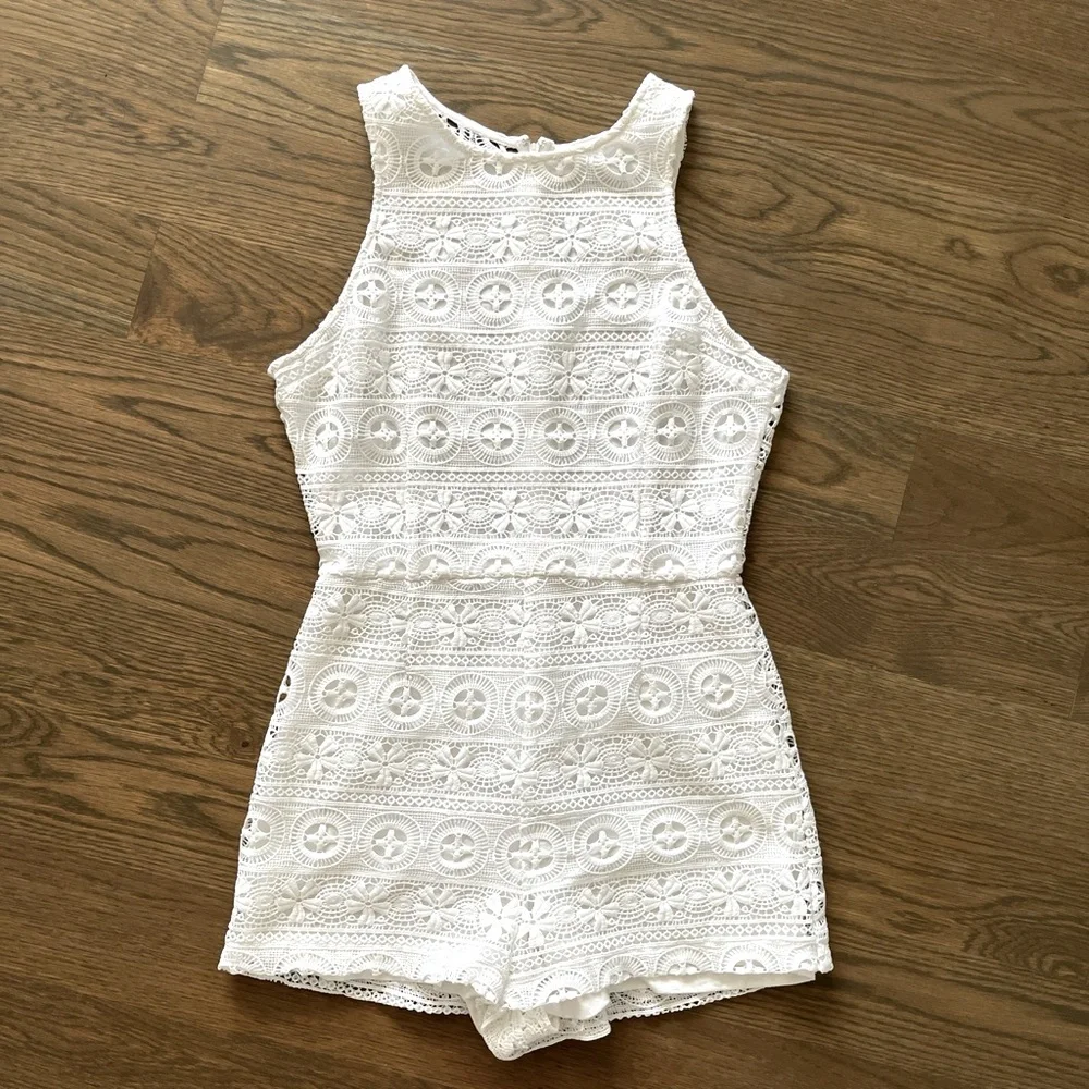 BB Dakota Women's White Lace Sleeveless Romper Size 6 - Picture 1 of 5